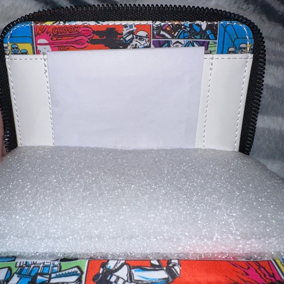 Loungefly Licensed Disney Star Wars Stormtrooper Lenticular Zip-Around Wallet - Picture 10 of 10